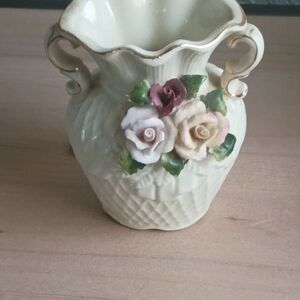 Elegant Cream Vase with Floral Accents
